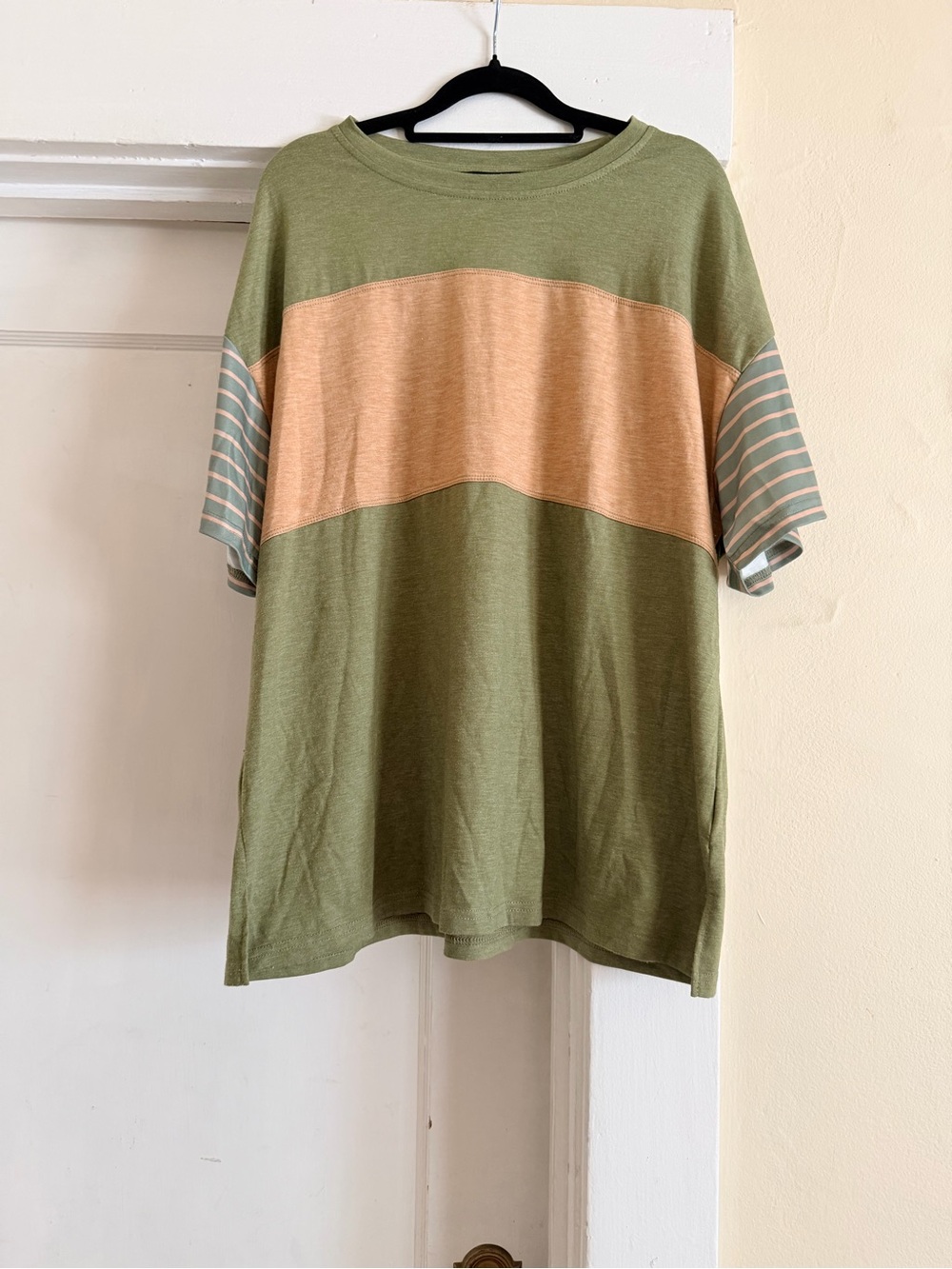 Women’s Colorblock Short Sleeve Tee in Olive and Peach